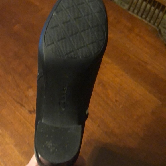 Clarks Black Leather Ankle Boot  Zip  Size 6.5 M  EUC Side Buckle Med Heel - Picture 6 of 16